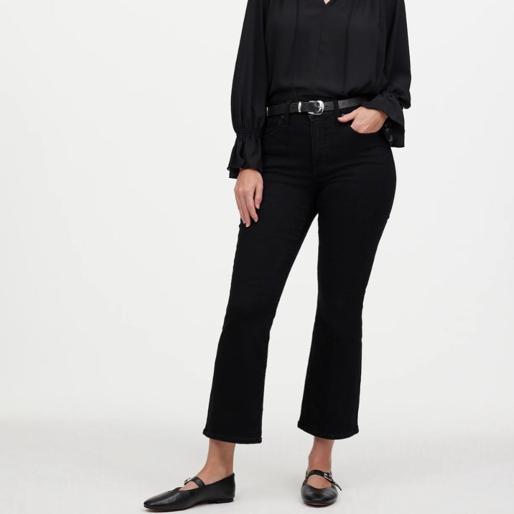 Madewell Curvy Kick Out Crop Jean in Black Wash